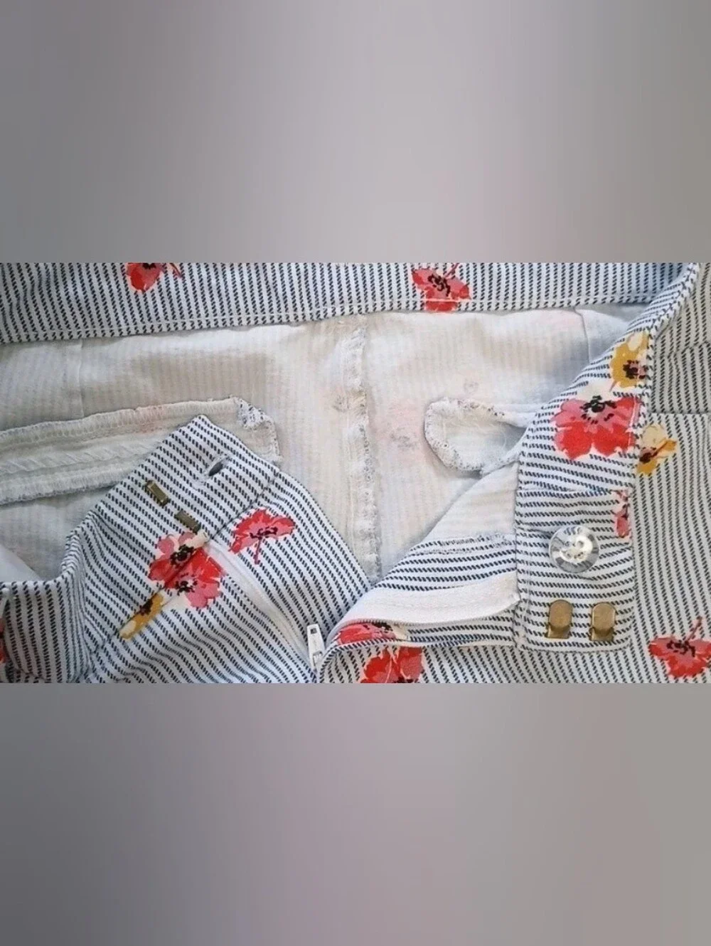 Old Navy Size 10 Pixie Pants White with Blue Pinstripes Floral